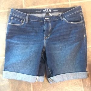Apt. 9 Bermuda Shorts. Smoke free home.